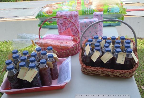 Sebagian hadiah dan give away---